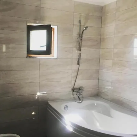 Albdevara Mar Srl ואמה וקה