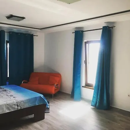 Landhuis Albdevara Mar Srl *