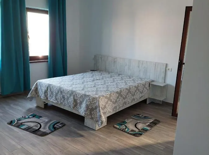 Albdevara Mar Srl Casa rural *